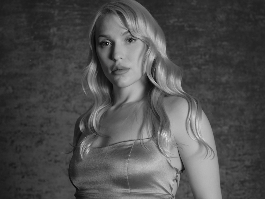Ayla Demirci — studio portrait